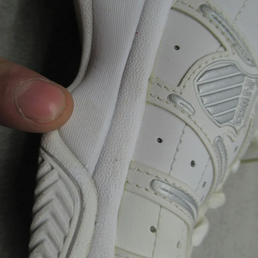 K-Swiss few blemish